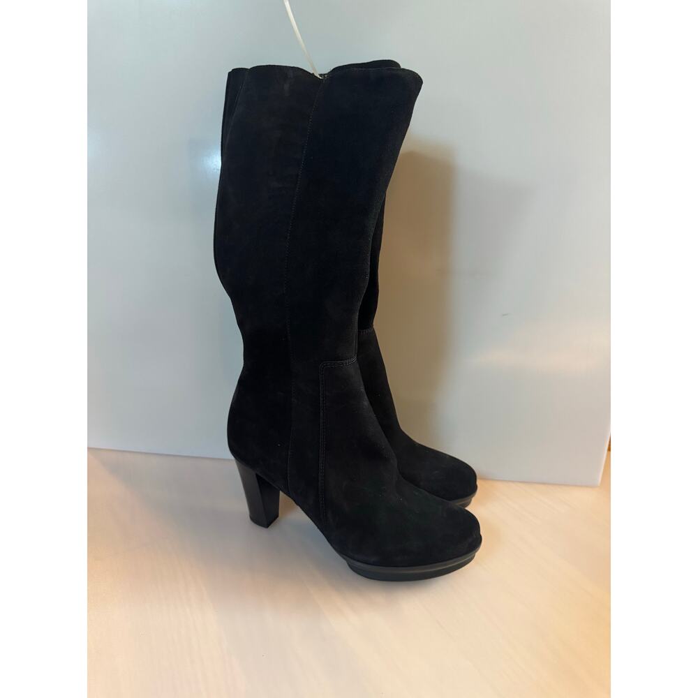 La Canadienne Leif Waterproof
Boot In black women’s size 10 $390.00 retail price - Picture 4 of 7